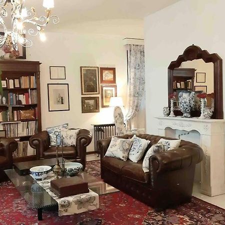 ססטו פיורנטינו La Villa Bianca - Appartamento In Villa מראה חיצוני תמונה